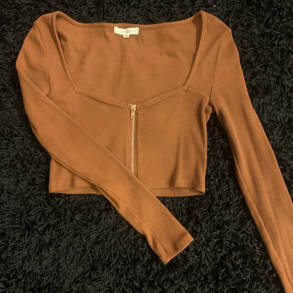 Long sleeved zip-up shirt